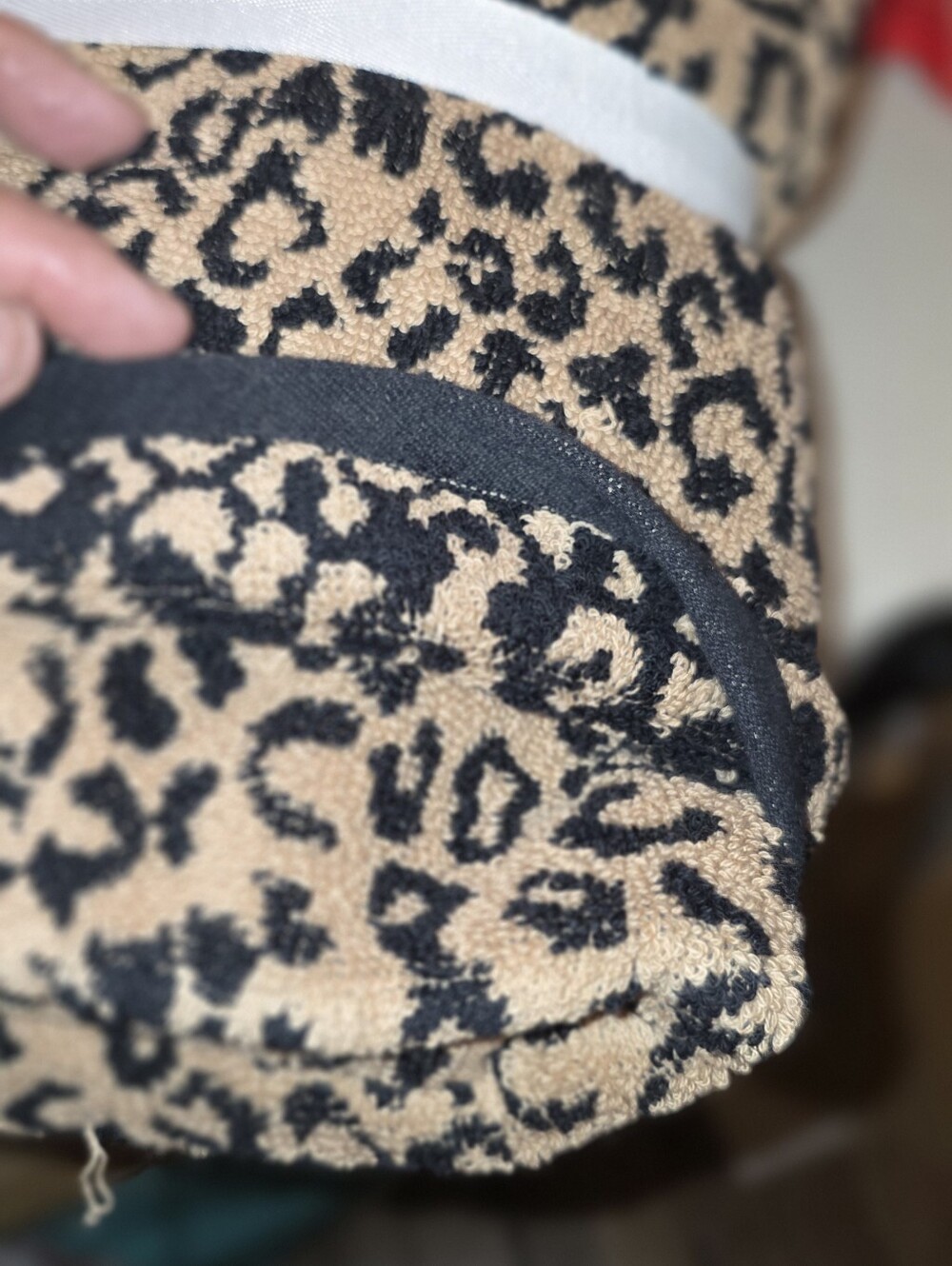 Rachel Zoe Black and Cream Leopard Bath Rug And Towel Set - Picture 16 of 16